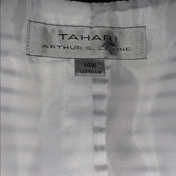 EUC Tahari Black and White Striped Blazer - Picture 2 of 4